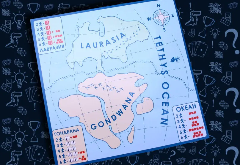 Кубики и жетоны еды на игровом поле настольной игры Эволюция